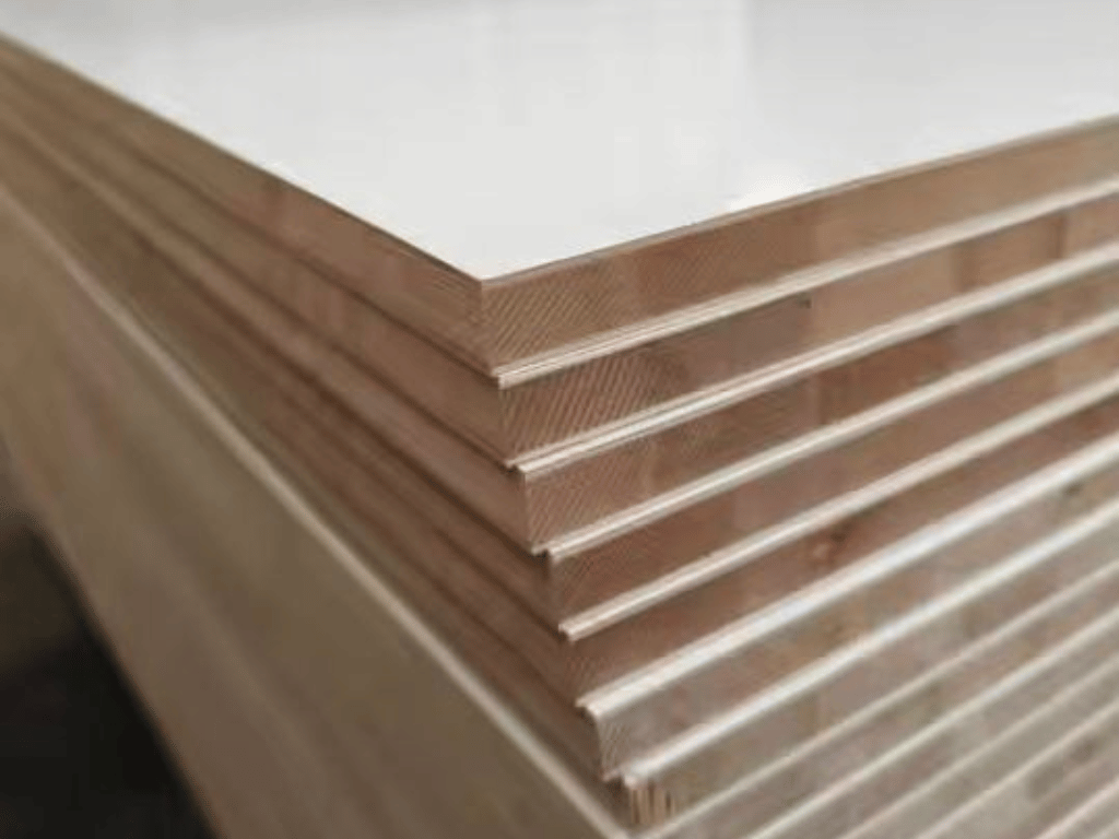 Tumpukan papan kayu olahan blockmint berwarna terang